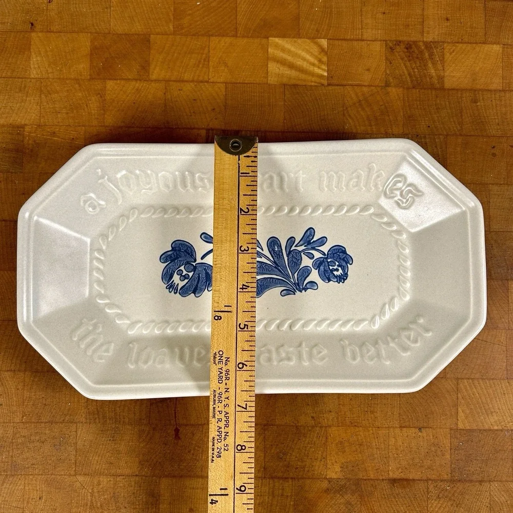 Pfaltzgraff Yorktowne Bread Tray 